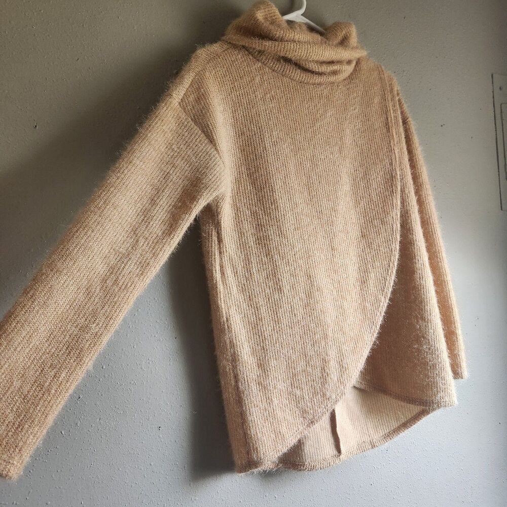 Oversized Neutral Turtleneck Sweater Womens Medium Beige Soft Fuzzy Knit Cozy